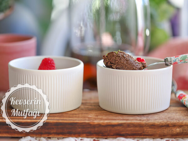 3 Malzemeli Elmalı Kek Tarifi